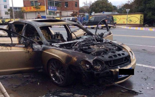 Bakıda "Volvo" yandı, “Bentley” əridi  