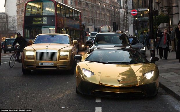 Səudiyyə milyarderi qızıl maşınları ilə Londonu heyran qoydu – FOTO + VİDEO