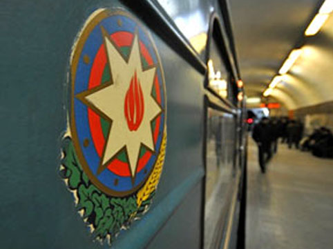 Bakı metrosunda izdiham yaşandı: qatarlar gecikdi