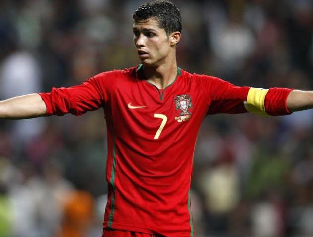 Ronaldo qadın corabları geyindi – FOTOLAR