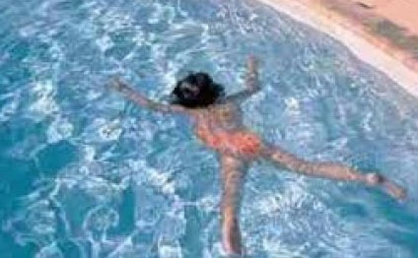 Gənc qız üzgüçülük hovuzunda boğuldu