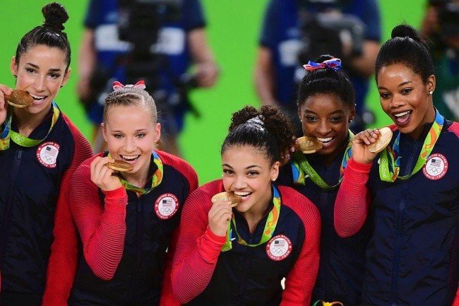 Olimpiya çempionlarının medallarını dişləməsinin maraqlı səbəbi - FOTOLAR