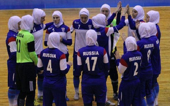 Rus qadın futbolçular hicab taxdılar