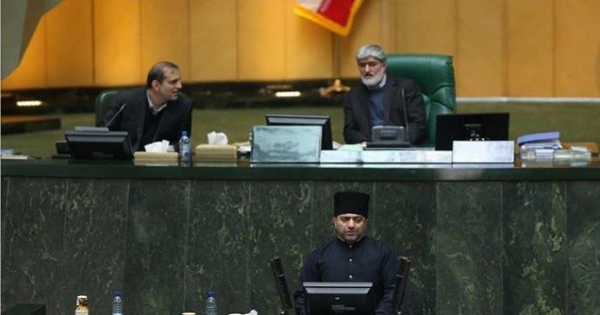 Deputat İran parlamentində Azərbaycan şeiri oxudu - VİDEO
