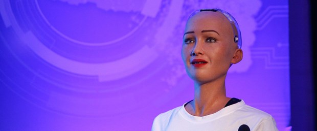 Səudiyyə Ərəbistanının vətəndaşlıq verdiyi robot daha bir ilkə imza atdı - FOTO