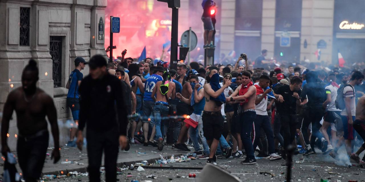 Fransanın millisinin qələbəsi Parisi xaos meydanına çevirdi - VİDEO
