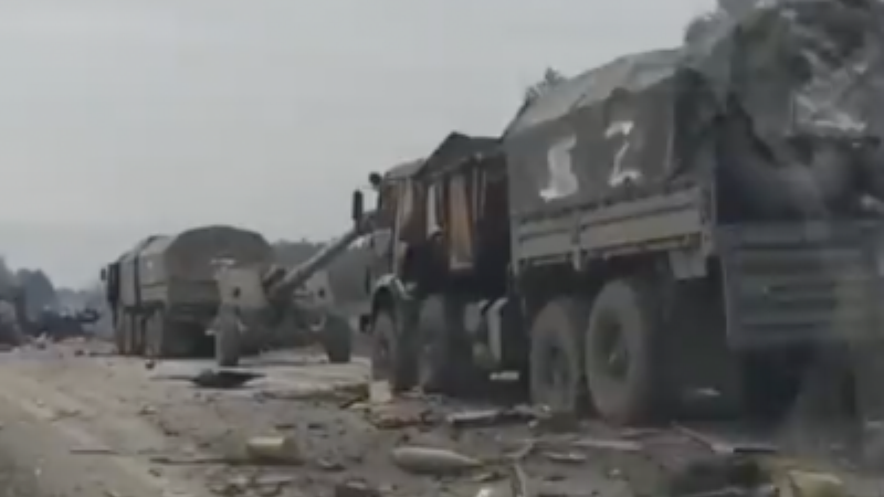 Ukrayna Krımdan gələn Rusiya hərbi texnika karvanını məhv etdi - VİDEO