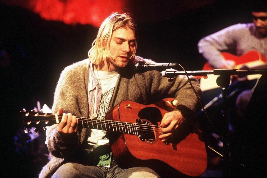 Kurt Cobainin gitarası hərraca çıxarılır - Bu qiymətə