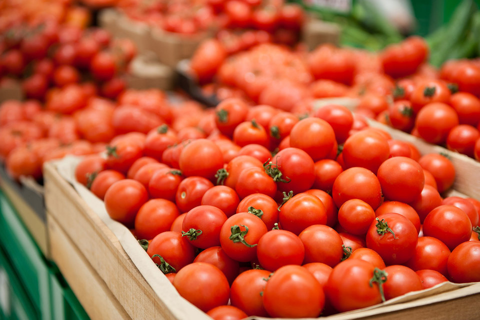 80 min dollarlıq zərər var: Bazarlarda pomidor niyə BAHALAŞDI? - VİDEO